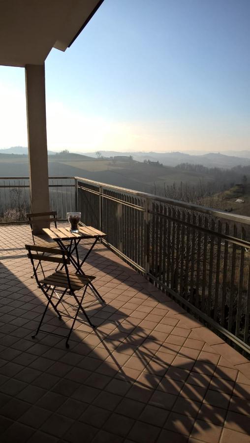 Casa Dusat In Accogliente Edificio Nel Centro Di Monforte Monforte dʼAlba Extérieur photo
